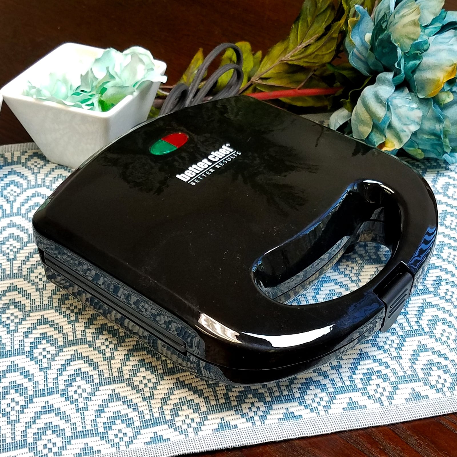 https://ak1.ostkcdn.com/images/products/is/images/direct/943d7ef85997ab0606e81b645e1d139239c7127f/Better-Chef-Waffle-Maker---Black.jpg