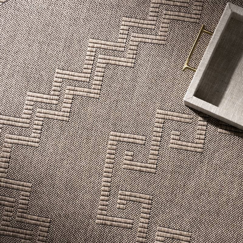 Alameda Solid Color Medallion Machine Washable Indoor Area Rug