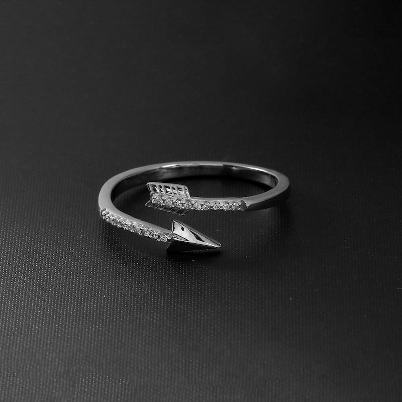 1/20ct TDW Diamond Arrow Wrap Fashion Ring in 10K Gold for Women