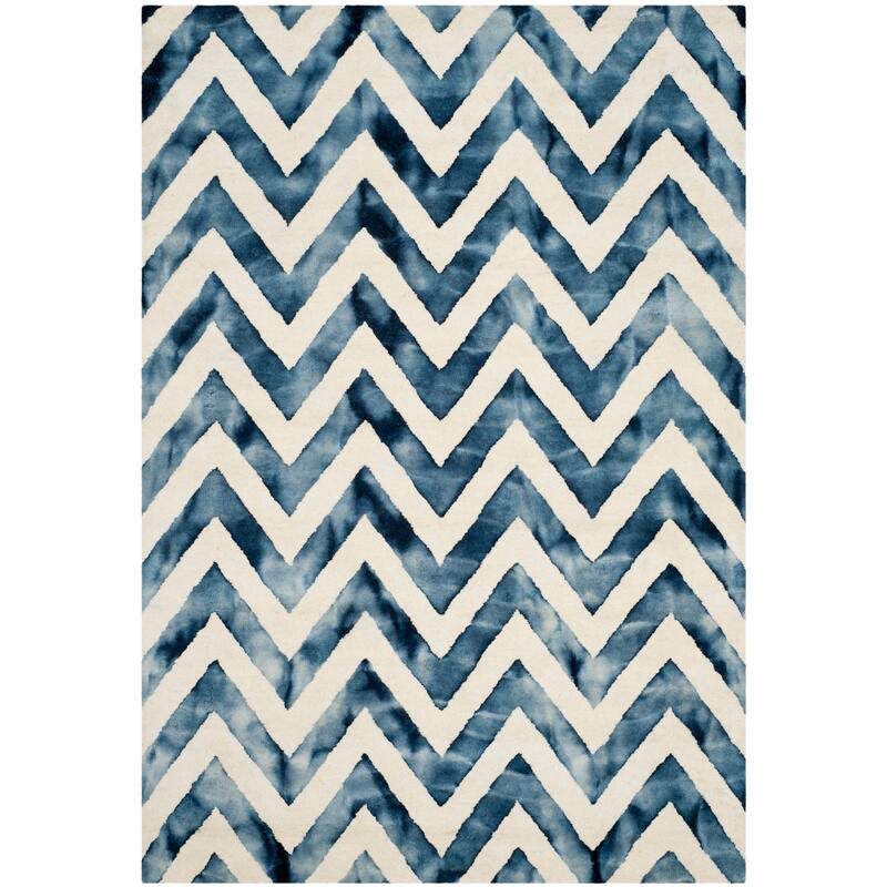 SAFAVIEH Dip Dye Erkhild Hand-tufted Wool Chevron Area Rug