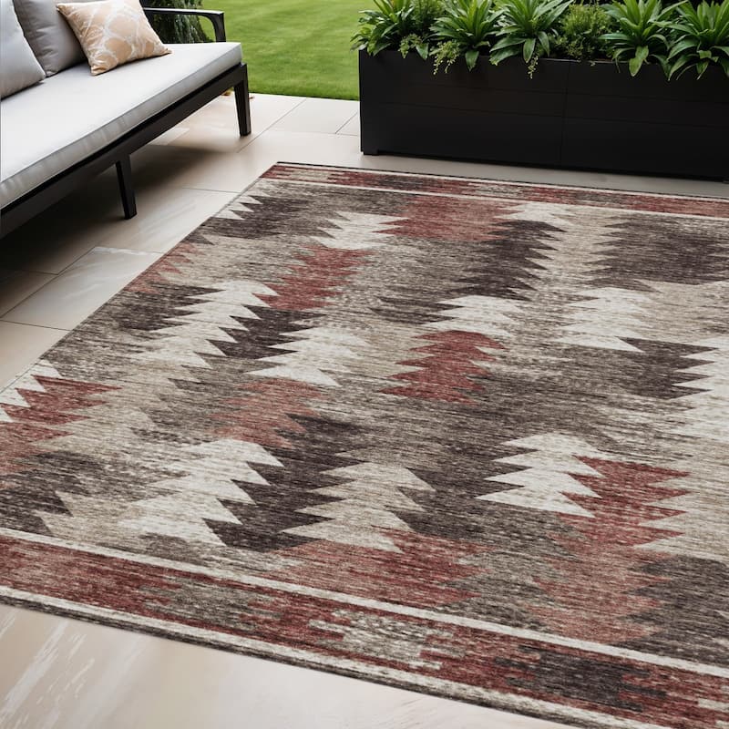 HomeRoots Southwestern Transitional Rectangle Outdoor Rug - 5' X 8'