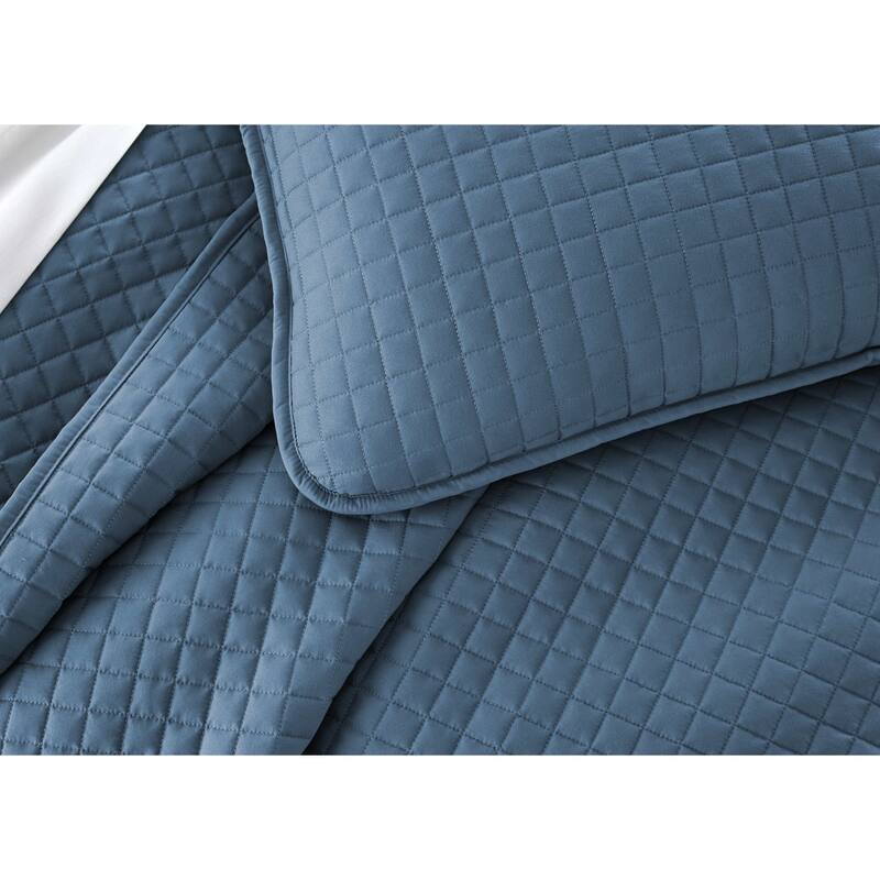 Oversized Solid 3-piece Quilt Set by Southshore Fine Linens