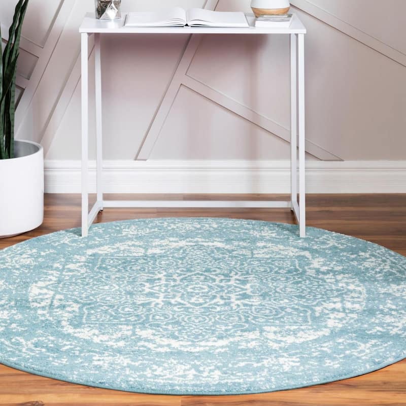 Traditional Brenda Collection Area Rug