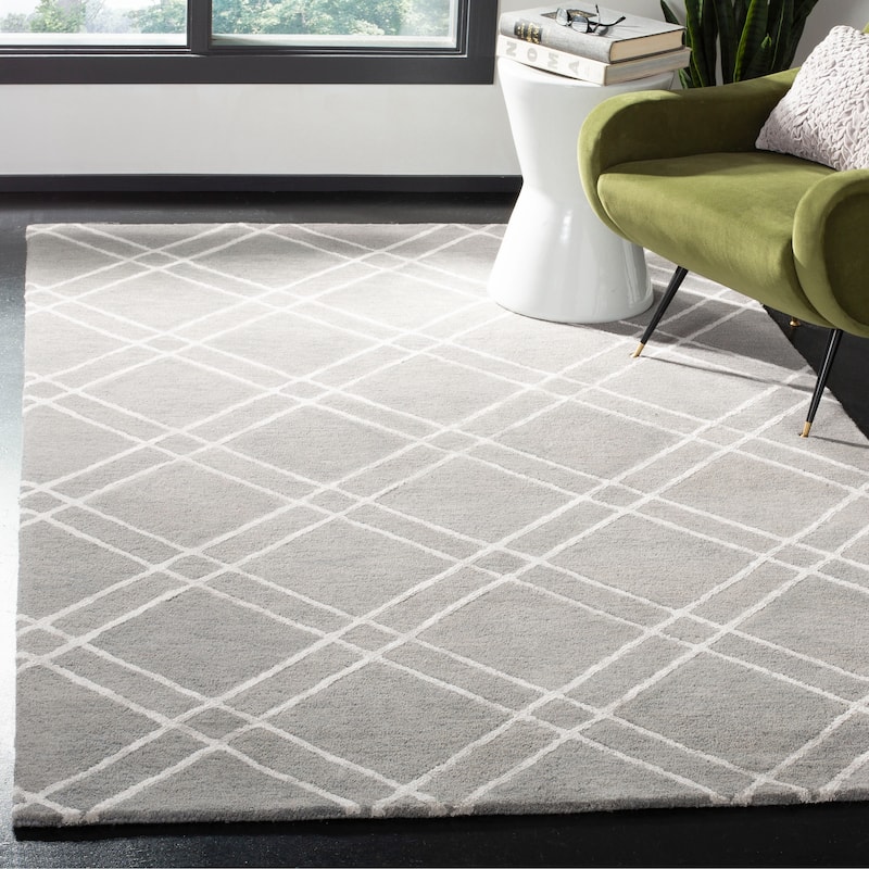 SAFAVIEH Handmade Himalaya Beadwork Modern Wool Rug - 4' x 6' - Grey/Silver