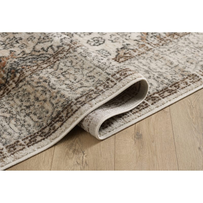 Traditional Cream/Beige Oriental Area Rug