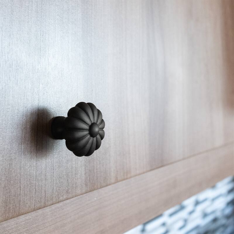 RK International CK 3248 Large Melon 1-1/2" Solid Metal Flower