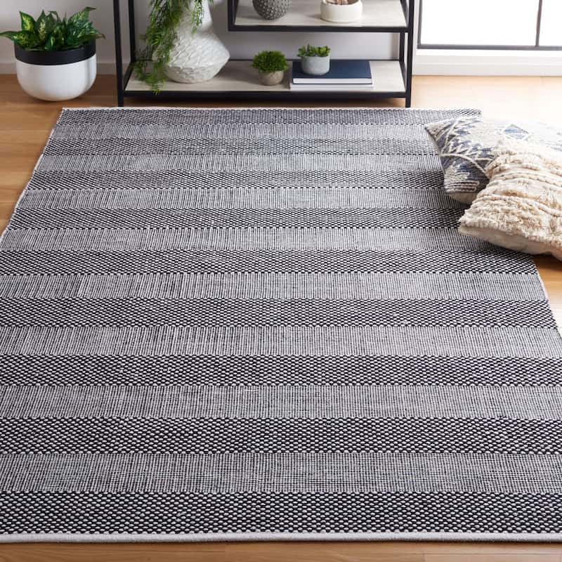 SAFAVIEH Handmade Flatweave Striped Kilim Shayna Cotton Rug - 4' x 6' - Ivory/Black