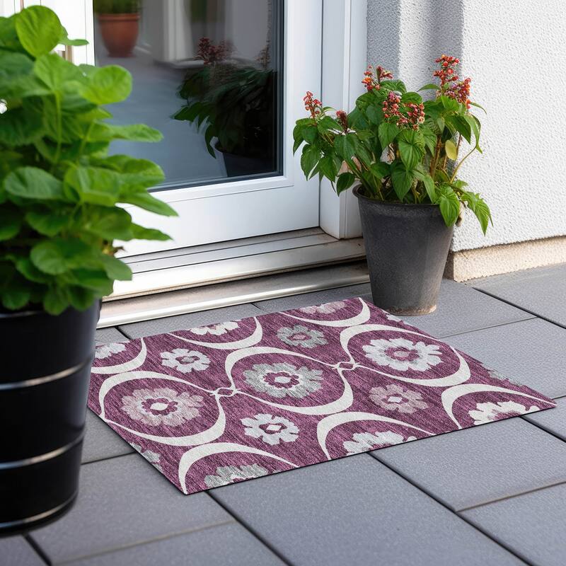 Machine Washable Indoor/ Outdoor Chantille Floral Geo Rug - Eggplant - 1'8" x 2'6"