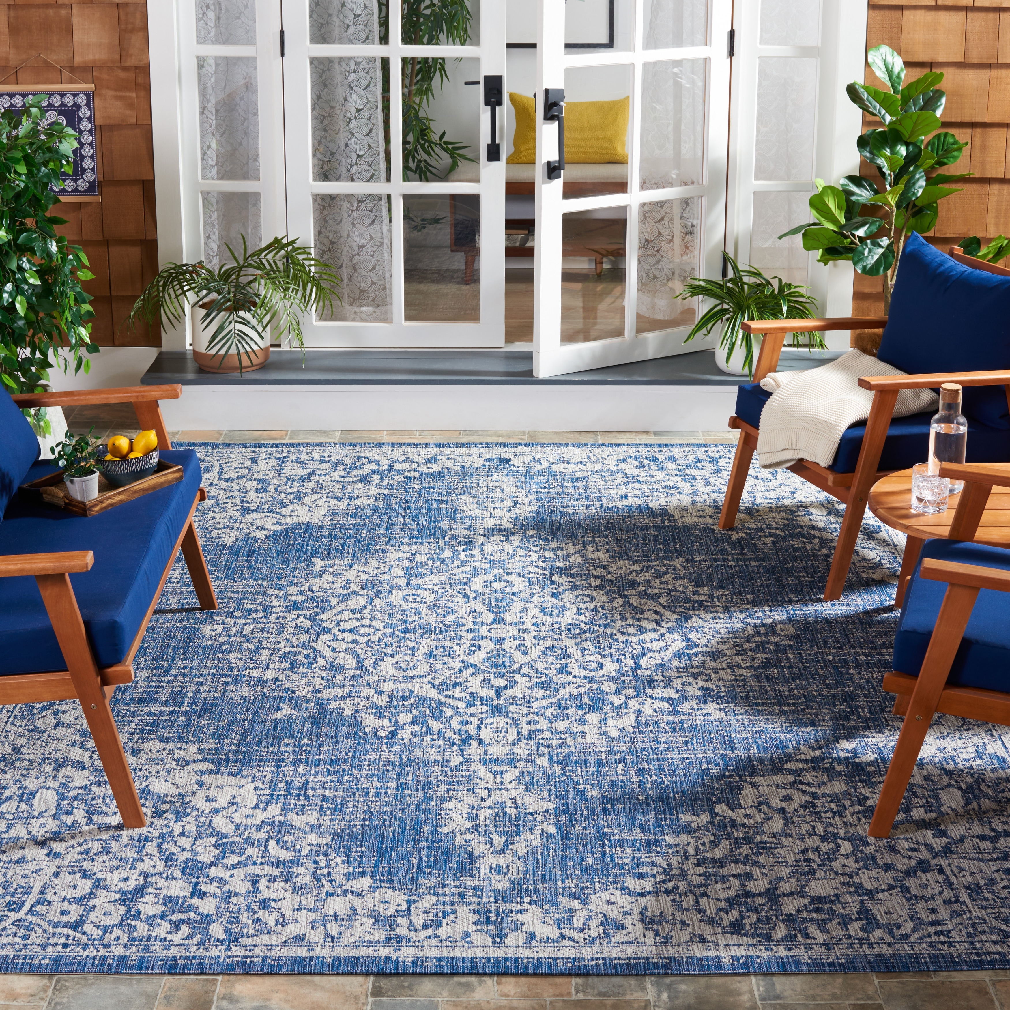SAFAVIEH Courtyard Reyhaneh Transitional Indoor/Outdoor Rug