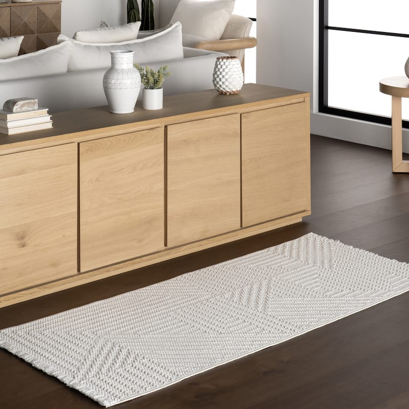 Nuloom Makena Modern Geometric High-Low Area Rug - 2' 6" x 10' - Off White