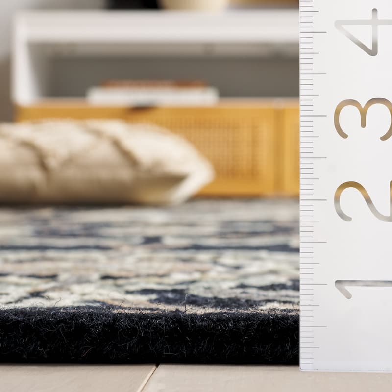 SAFAVIEH Handmade Metro Adosinda French Country Floral Wool Rug