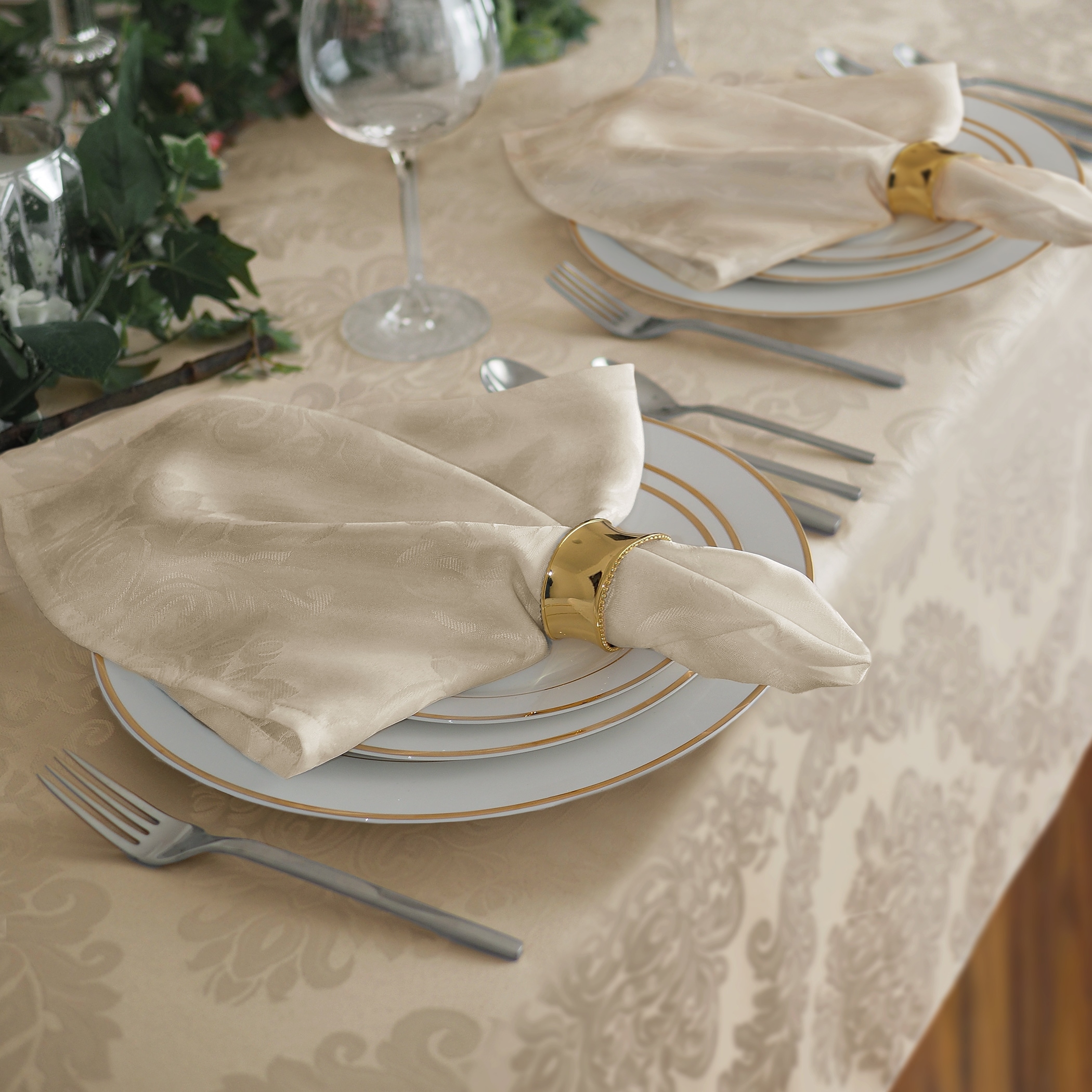 Threadmade Barcelona Damask Fabric Napkins (Set of 4) - 17" w x 17" l