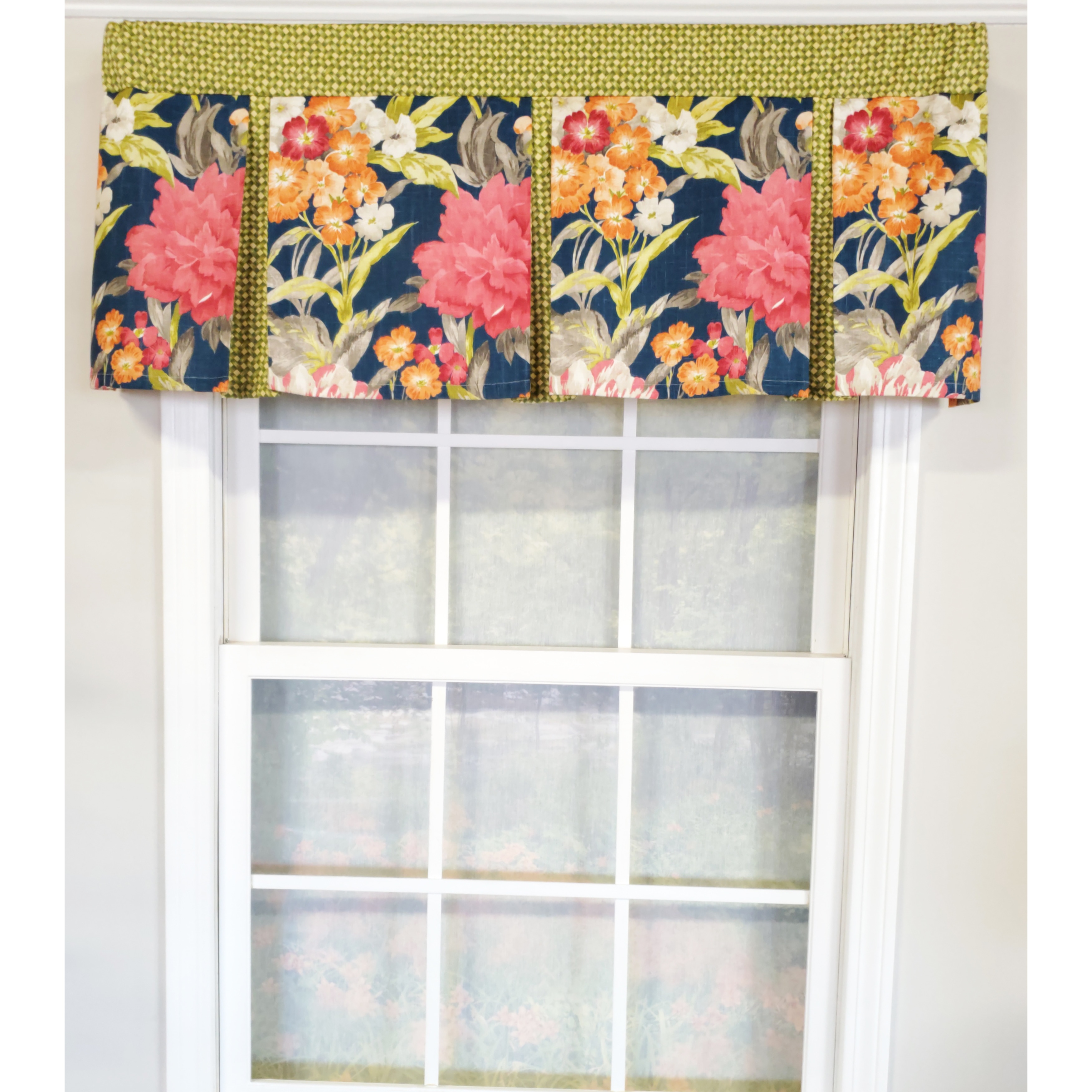 RLF Home Queen's Favor Pleated Valance