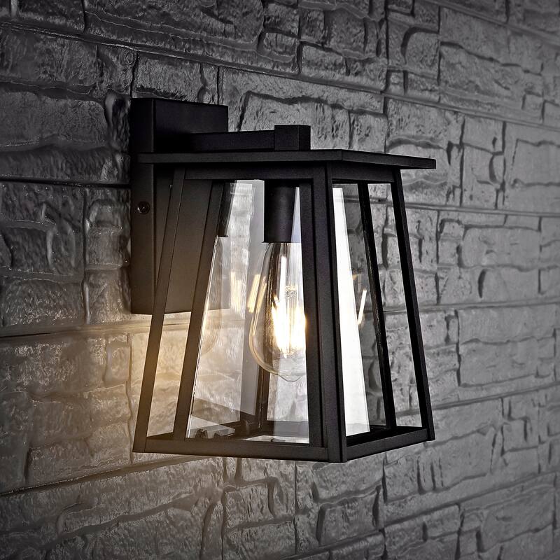 SAFAVIEH Brita Outdoor Wall Lantern - 7.3"x6.8"x9.5" - 7Wx7Dx10H