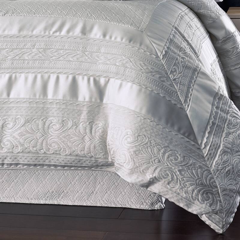 Five Queens Court Becco Comforter Set