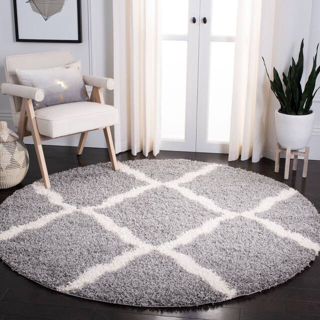 SAFAVIEH Dallas Shag Giusy Trellis 1.5-inch Thick Rug - 6' x 6' Round - Grey/Ivory