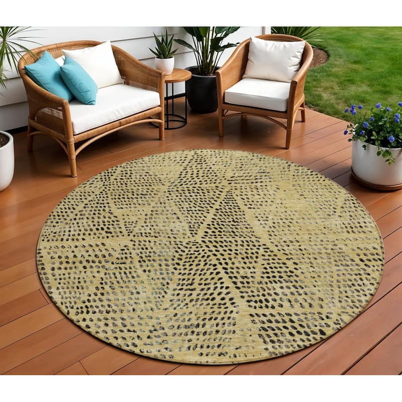 HomeRoots Geometric Transitional Rectangle Outdoor Rug - 8' Round