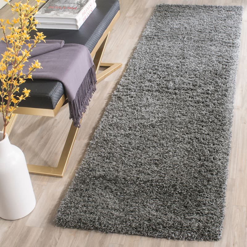 SAFAVIEH Laguna Shag Verdiana Solid Color 2-inch Thick Rug.