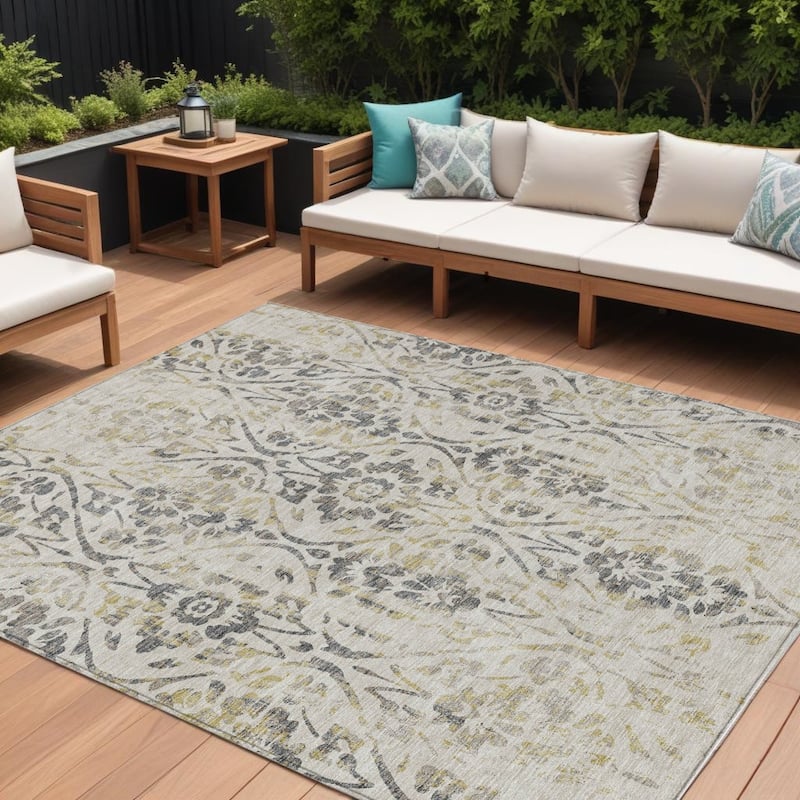 HomeRoots Floral Transitional Rectangle Outdoor Rug - 8' X 10'