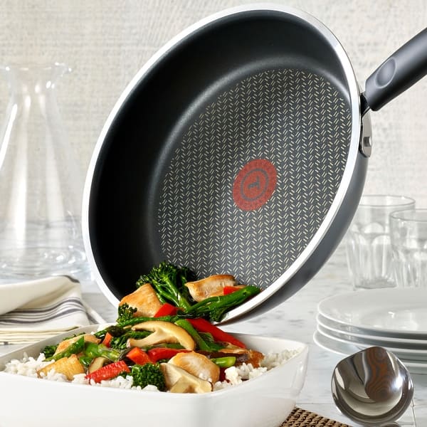 Calphalon Classic Oil-Infused Ceramic 12-Inch Fry Pan with Cover