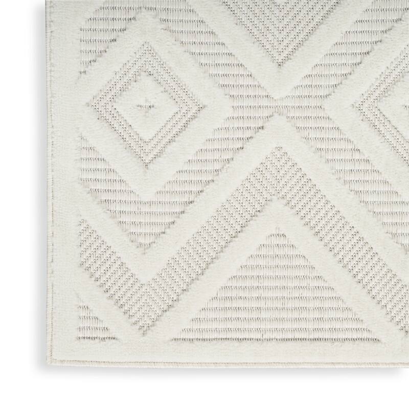 HomeRoots Geometric Modern Rectangle Outdoor Rug - 5' Square