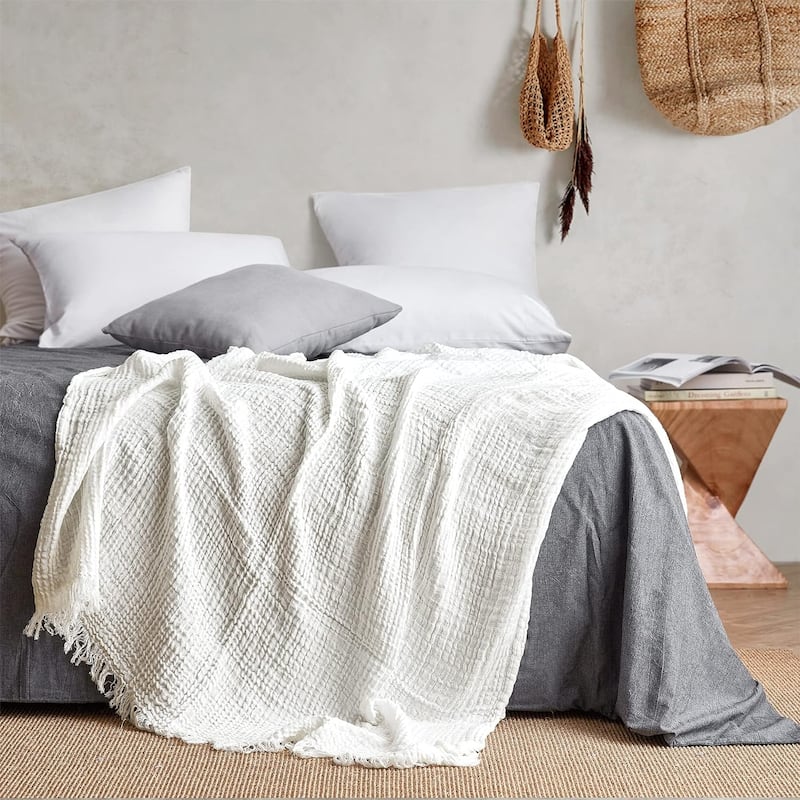 Terra é Pais - Marooned Earth Throw Blanket - Natural Off White