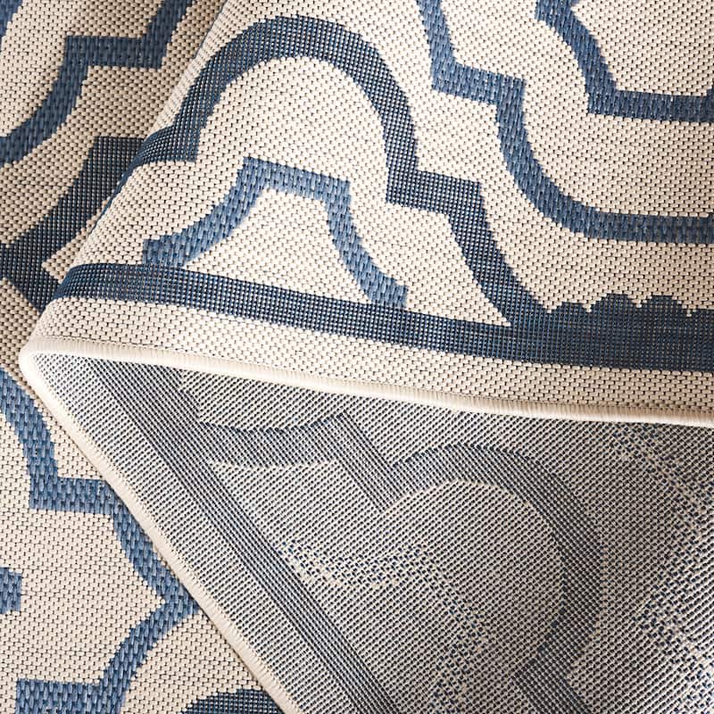 SAFAVIEH Courtyard Annmarie Indoor/ Outdoor Waterproof Patio Backyard Rug
