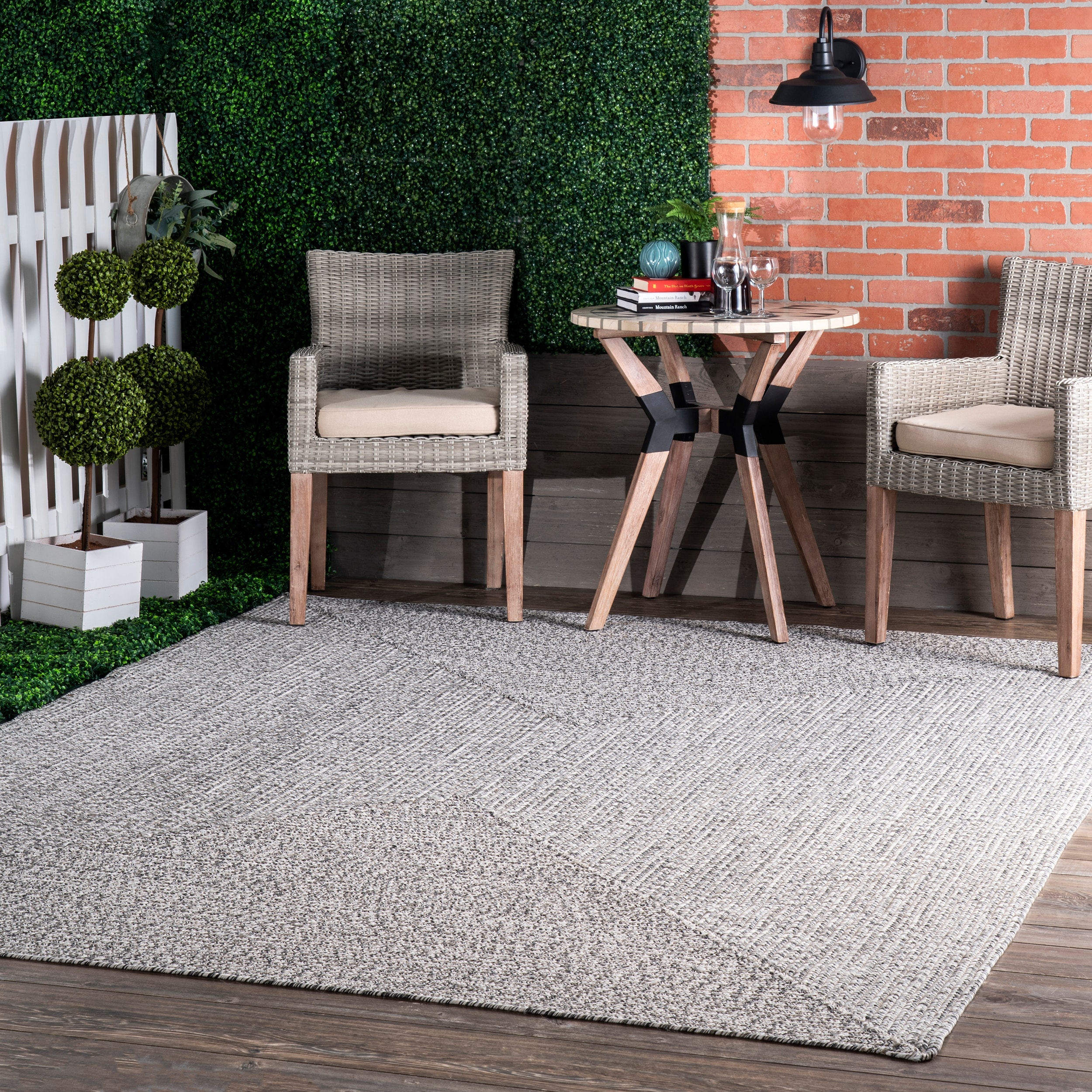 https://ak1.ostkcdn.com/images/products/is/images/direct/94e1e1c2622e0b7eb645e516aac65e2c0e5cb51a/Brooklyn-Rug-Co-Casey-Casual-Indoor-Outdoor-Area-Rug.jpg