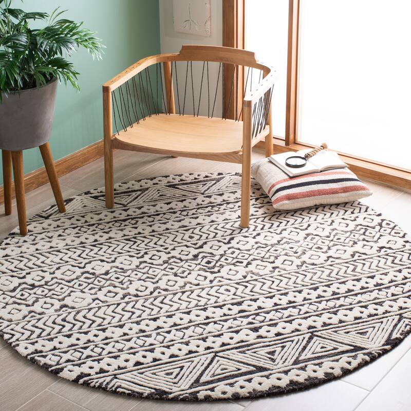 SAFAVIEH Handmade Abstract Kama Modern Moroccan Wool Rug - 6' Round - Ivory/Grey