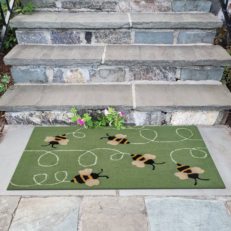 Liora Manne Frontporch Buzzy Bees Indoor/Outdoor Rug
