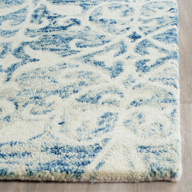 SAFAVIEH Handmade Chatham Dajana Modern Wool Rug