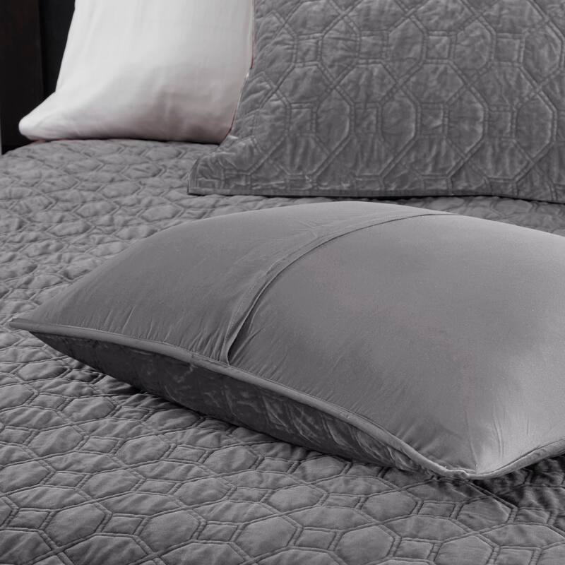 Madison Park Emery 3 Piece Velvet Quilt Set