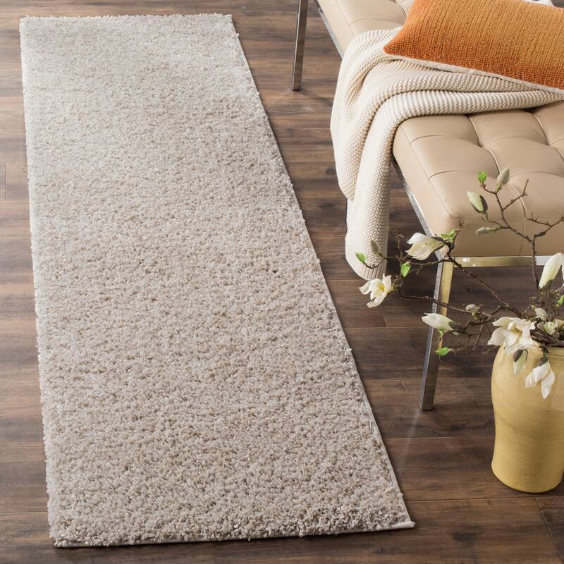 SAFAVIEH Arizona Shag Mechtilde 1.6-inch Thick Rug - 2'3" x 8' Runner - Linen