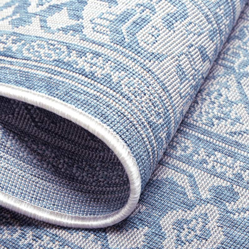 Nicole Miller New York Patio Country Dahlia Indoor/Outdoor Area Rug