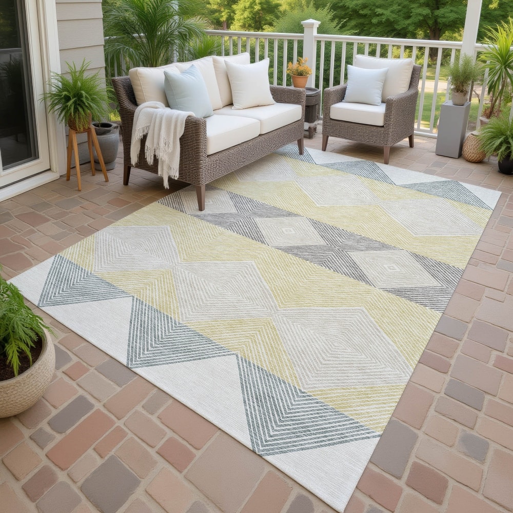 Machine Washable Indoor/ Outdoor Modern Mission Chantille Rug