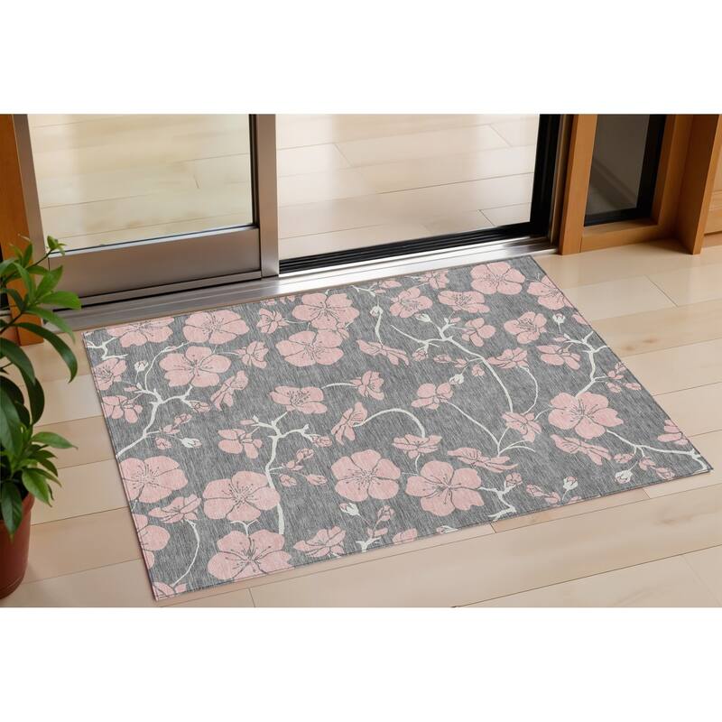 HomeRoots Floral Transitional Rectangle Outdoor Rug - 3' x 5'