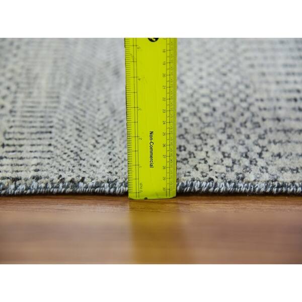 Shahbanu Rugs Pastel Gray, Hand Knotted, Tone on Tone, Modern Grass ...