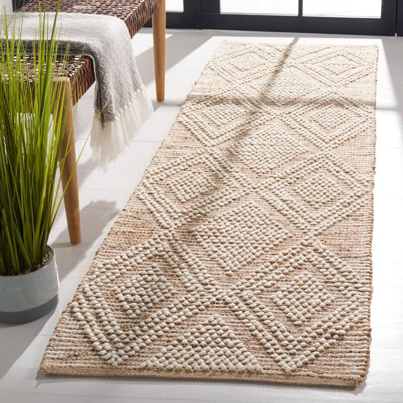 SAFAVIEH Handmade Natura Ulderica Diamond Jute & Wool Rug - 2'3" x 8' Runner - Natural/Ivory