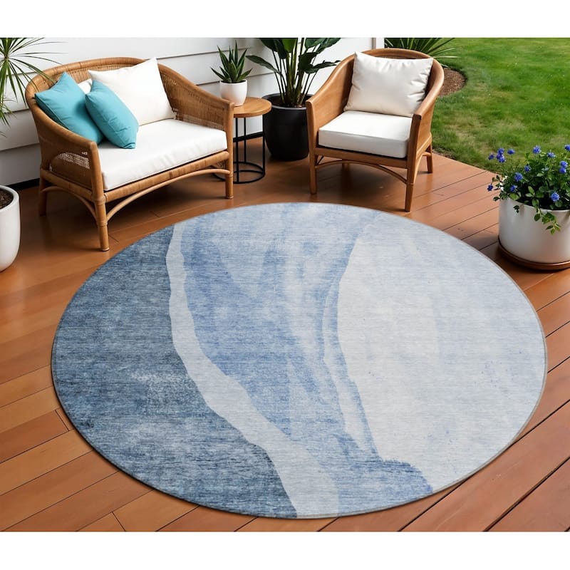 HomeRoots Abstract Transitional Rectangle Outdoor Rug - 8' Round