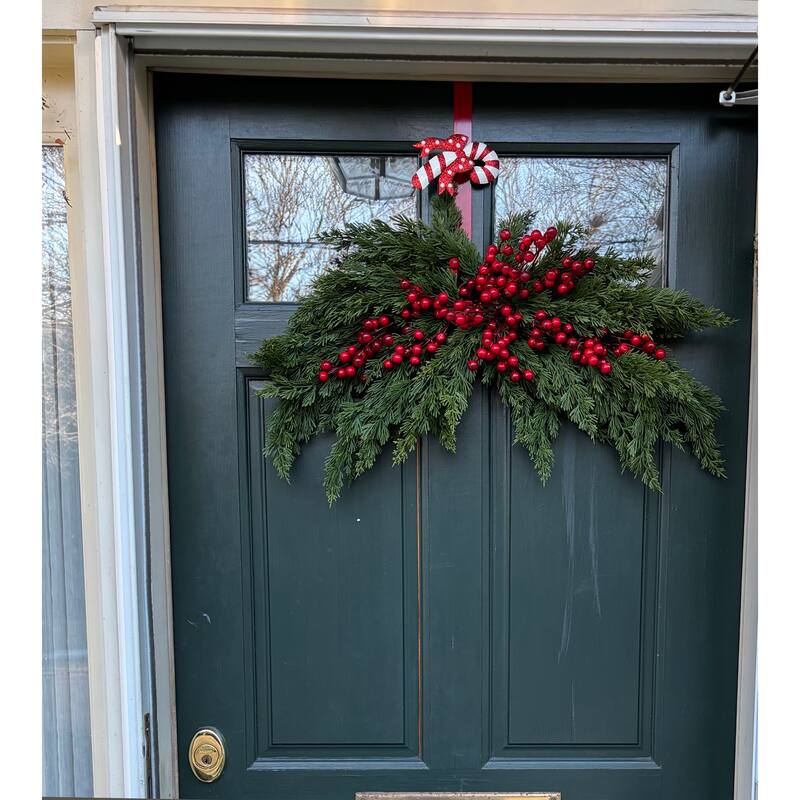 14" Metal Wreath Hanger w/ Candy Cane