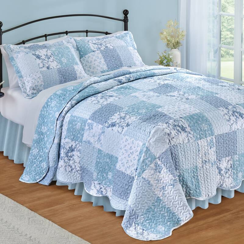 Kinsley Charming Floral Patchwork Oversized Quilt - Full/Queen