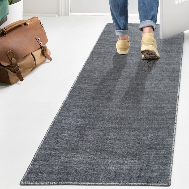 JONATHAN Y Fawning Classic Solid Low-Pile Machine-Washable Terra Area Rug