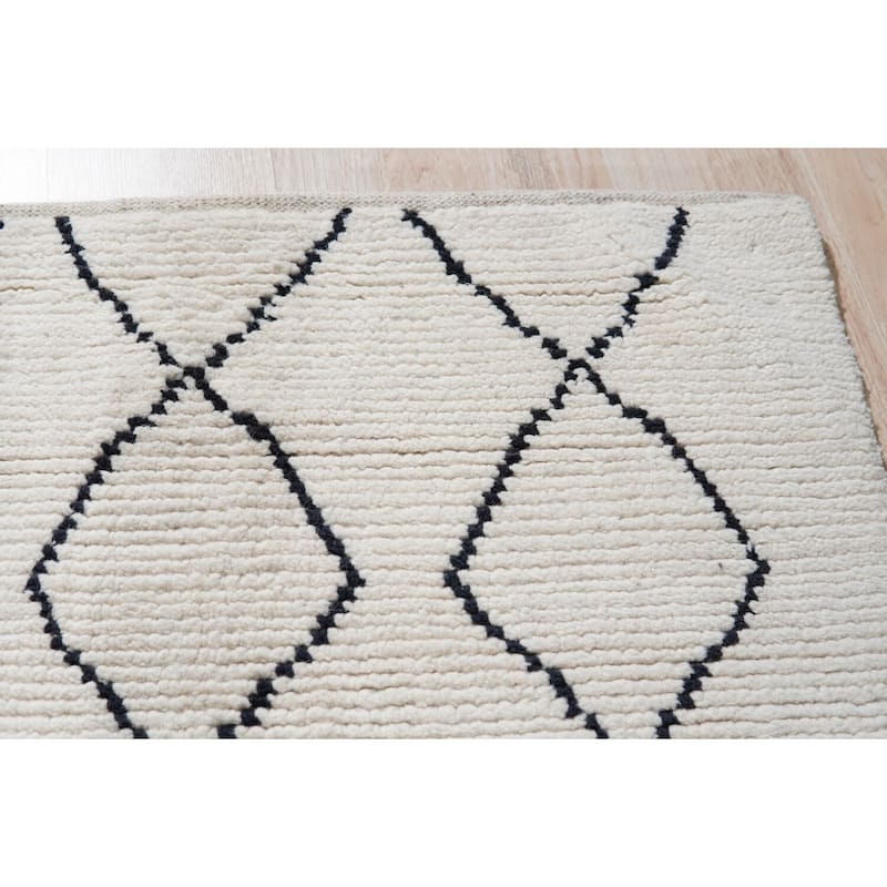Hand-Knotted Wool Oushak Rug, 8' x 10', Ivory Area Rug, Luxurious Soft Texture for Living Rooms or Bedrooms - L