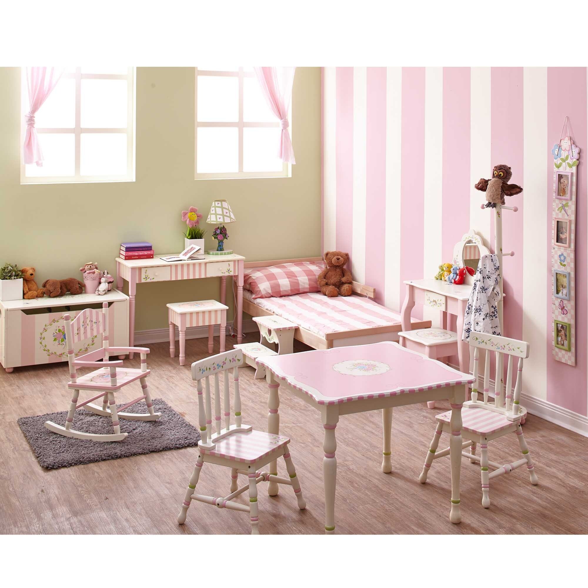 Fantasy fields table and sale chairs