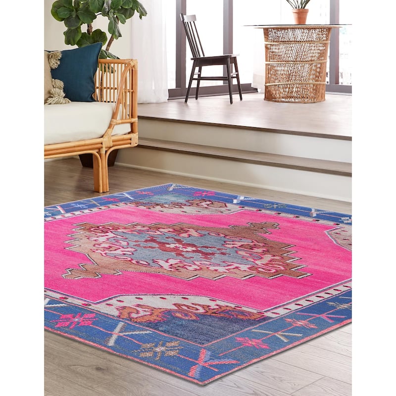 Traditional Rine Collection Area Rug - 7'6" Square - Fuchsia