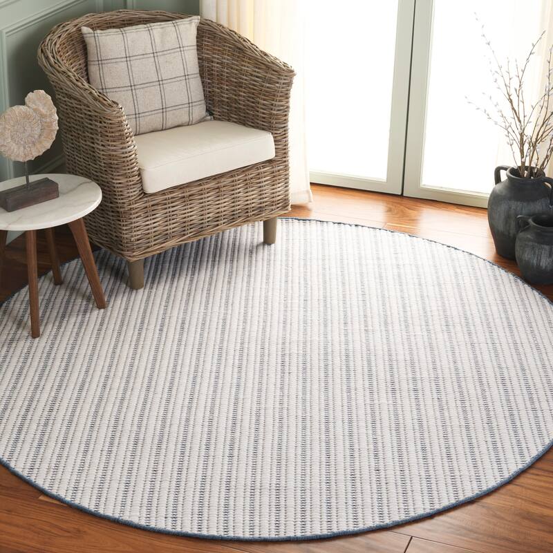 SAFAVIEH Handmade Vermont Muniba Wool & Cotton Rug - 6' Round - Light Blue