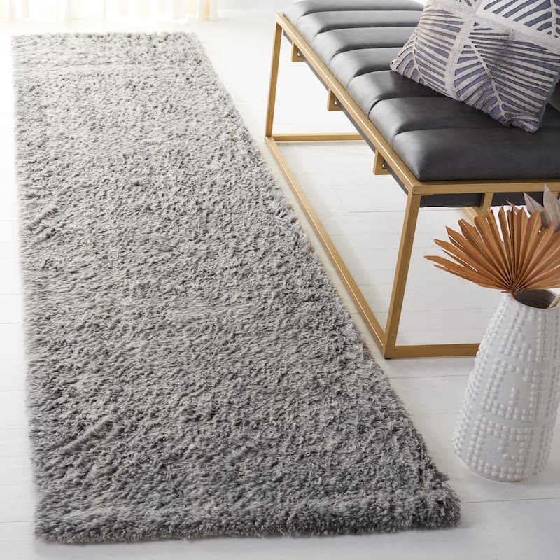 SAFAVIEH Handmade Casablanca Shag Valdis Wool Rug - 2'3" x 9' Runner - Grey