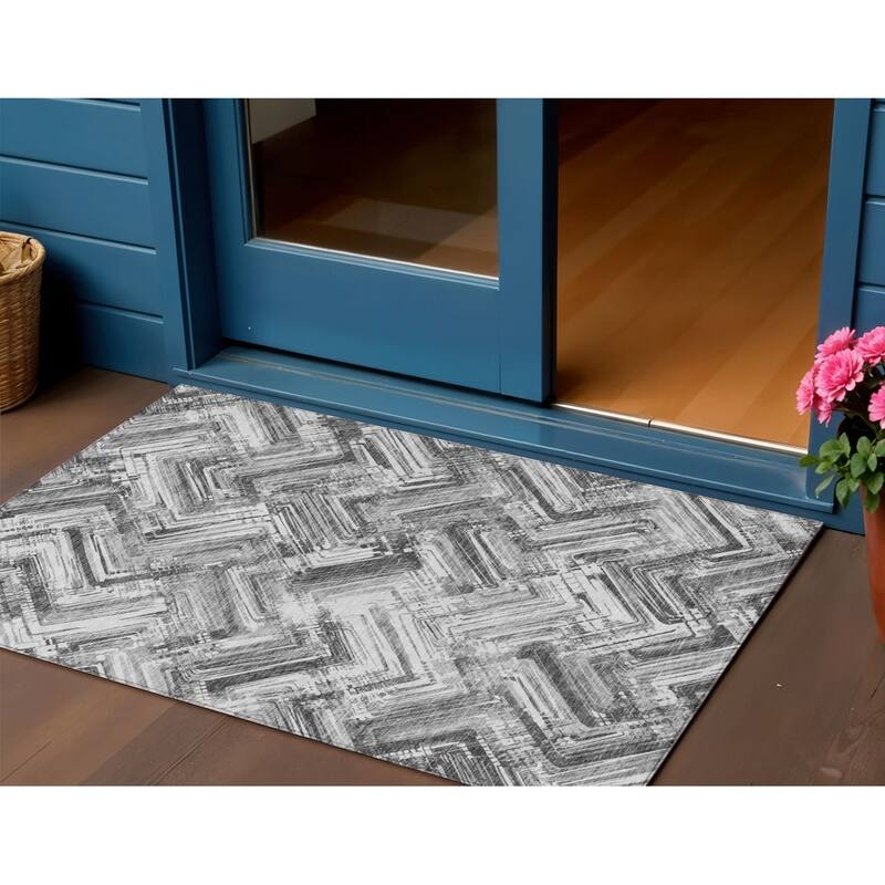 HomeRoots Geometric Transitional Rectangle Outdoor Rug - 3' x 5'