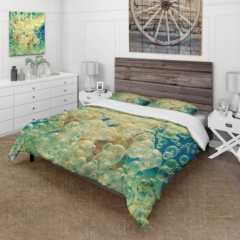 Designart 'Abstract Chandelier In The Form of Balls I' Modern Duvet Cover Set