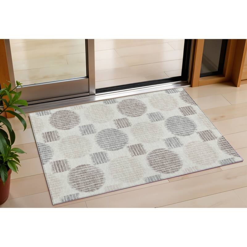 HomeRoots Geometric Transitional Rectangle Outdoor Rug - 3' x 5'